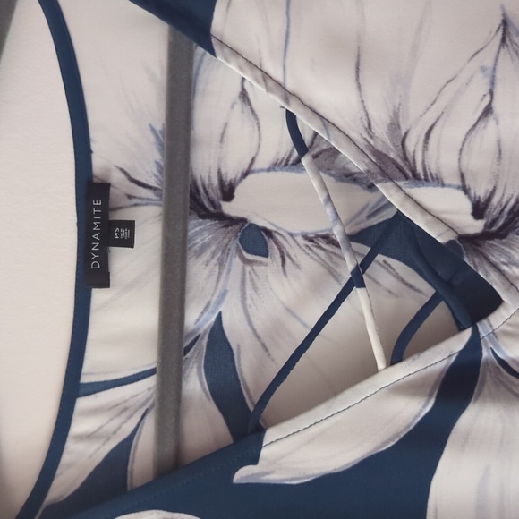 Marine floral print blouse from dynamite size S - Picture 3 of 5